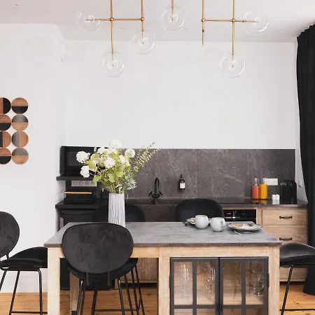 Crebillon - Maisons Du Monde & Suites *